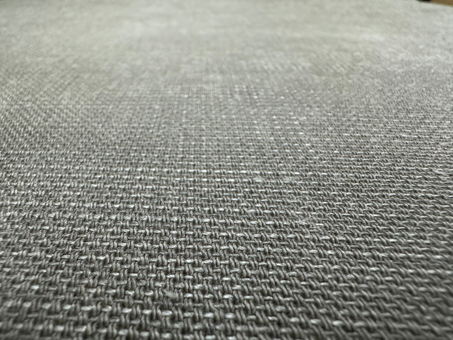 Grijze 2.5-Zits Bank ~ Losse Kussens Met Afneembare Hoezen