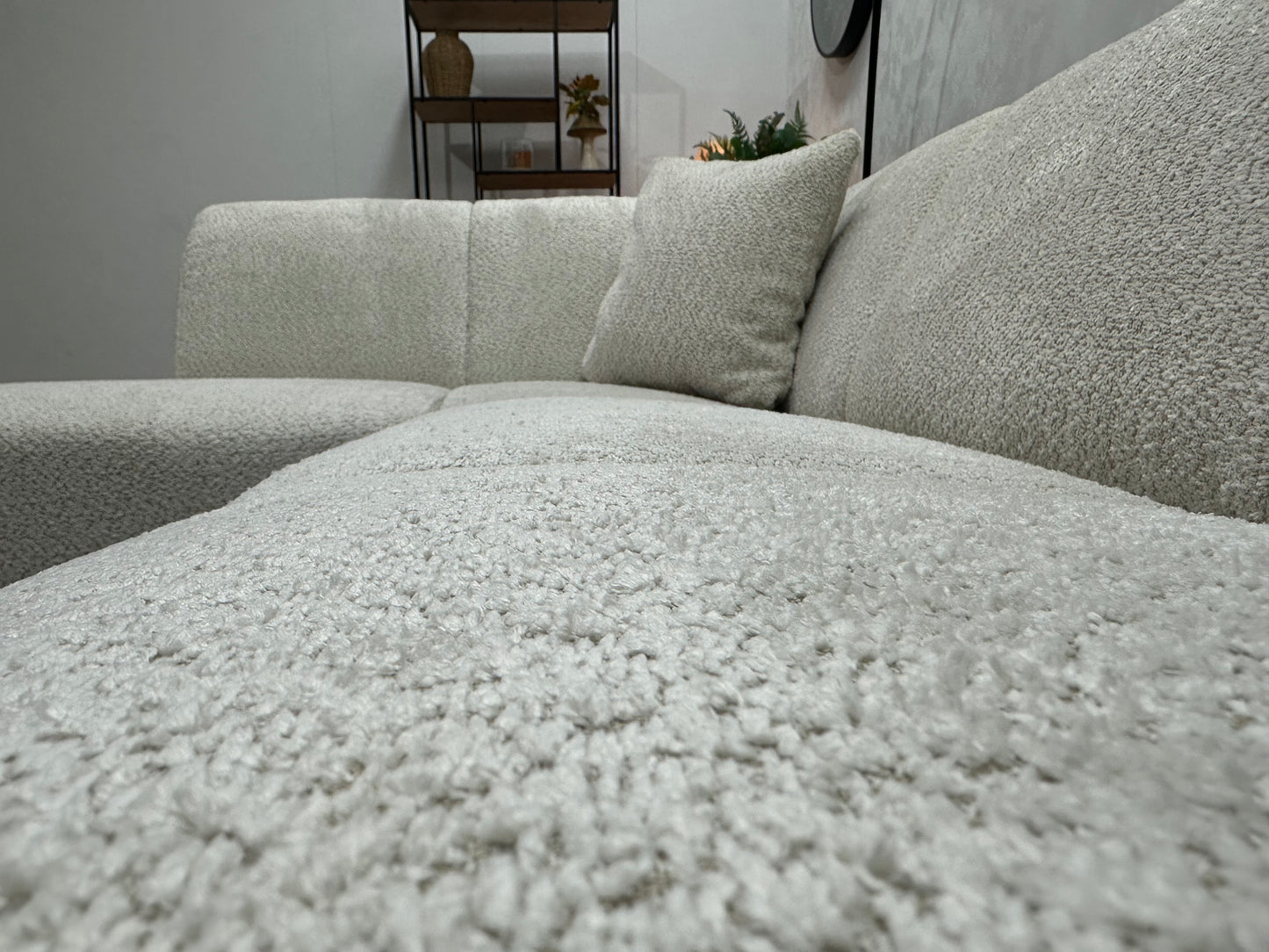 !Showroommodel! Witte Bouclé Stoffen Hoekbank