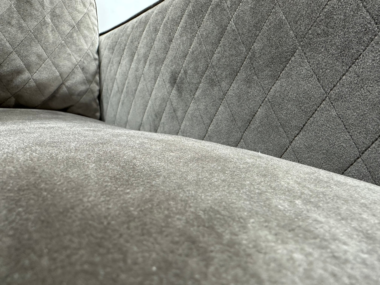Bruine Velvet 2 Zits Bank ~ Losse Kussens Met Afneembare Hoezen