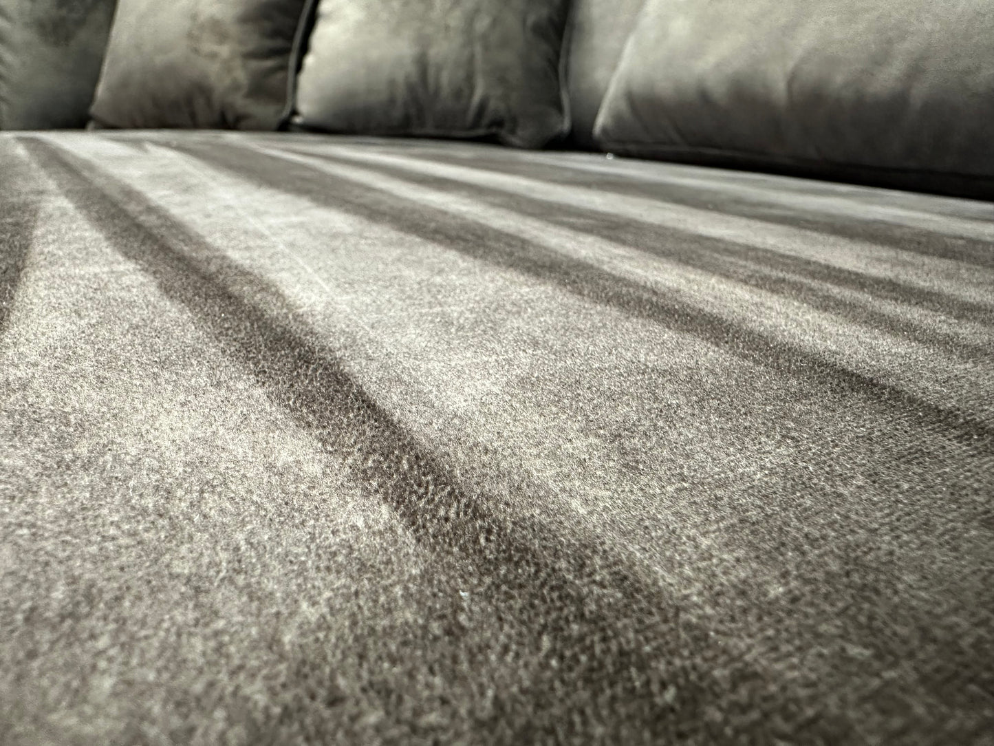 Bruine Velvet Hoekbank ~ Losse Kussens Met Afneembare Hoezen