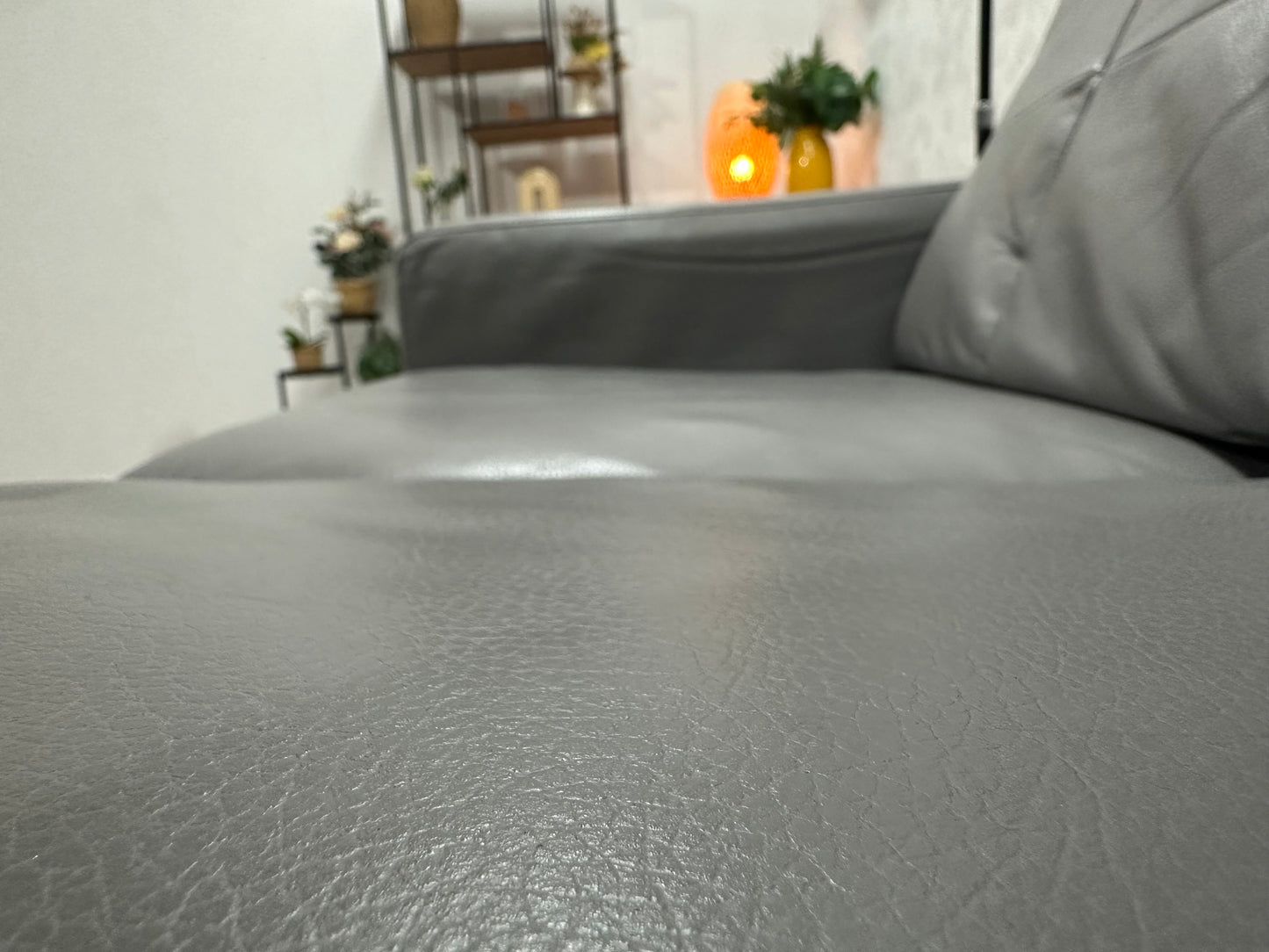 Grijze Leather Look 2-Zits Bank ~ Vaste Kussens