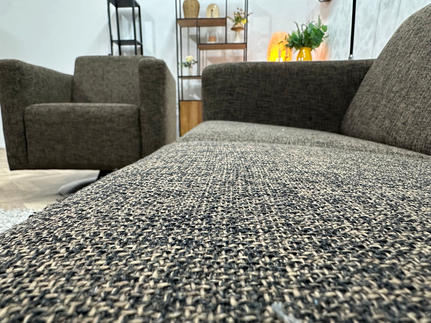 Bruine 2.5-Zits Bank Inc Fauteuil ~ Vaste Kussens