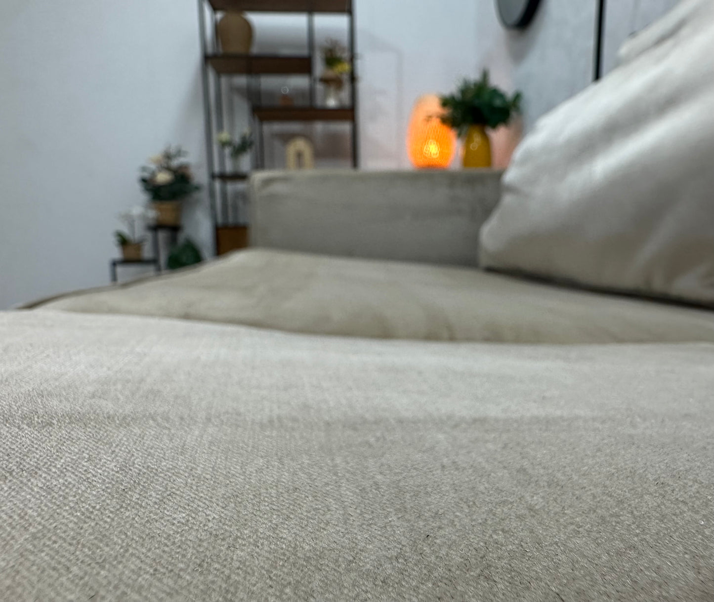 Licht Grijze / Beige Velvet 2.5-Zits Bank ~ Losse Kussens Met Afneembare Hoezen