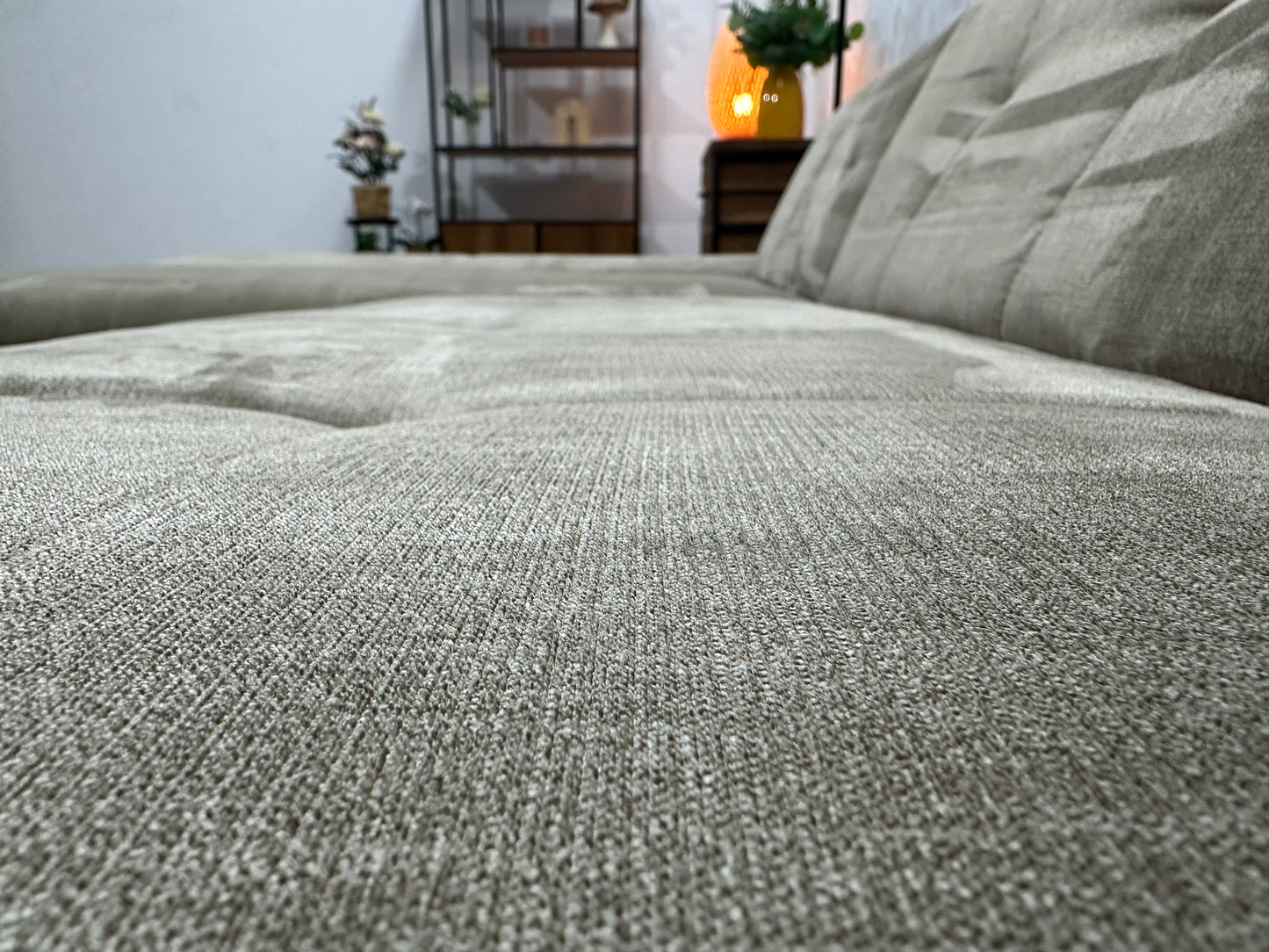 Beige Suède Stoffen Hoekbank Inc Hocker ~ Nieuwstaat