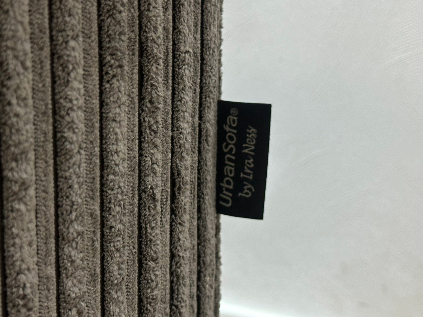 UrbanSofa Antraciet Ribstof 2.5-Zits Bank ~ Losse Kussens Met Afneembare Hoezen