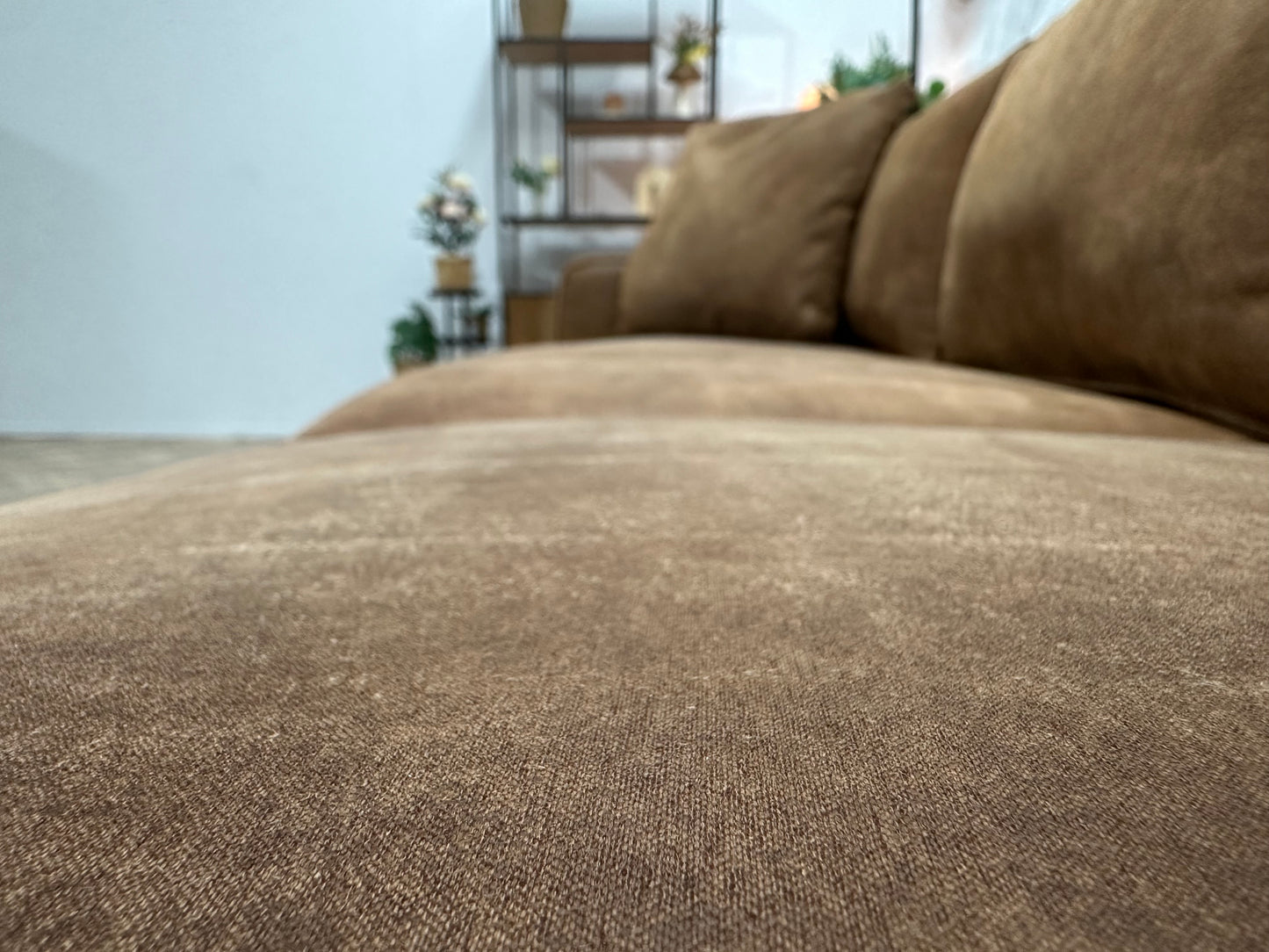 Cognac Bruine Suède Stoffen Rechte Bank ~ Losse Kussens Met Afneembare Hoezen