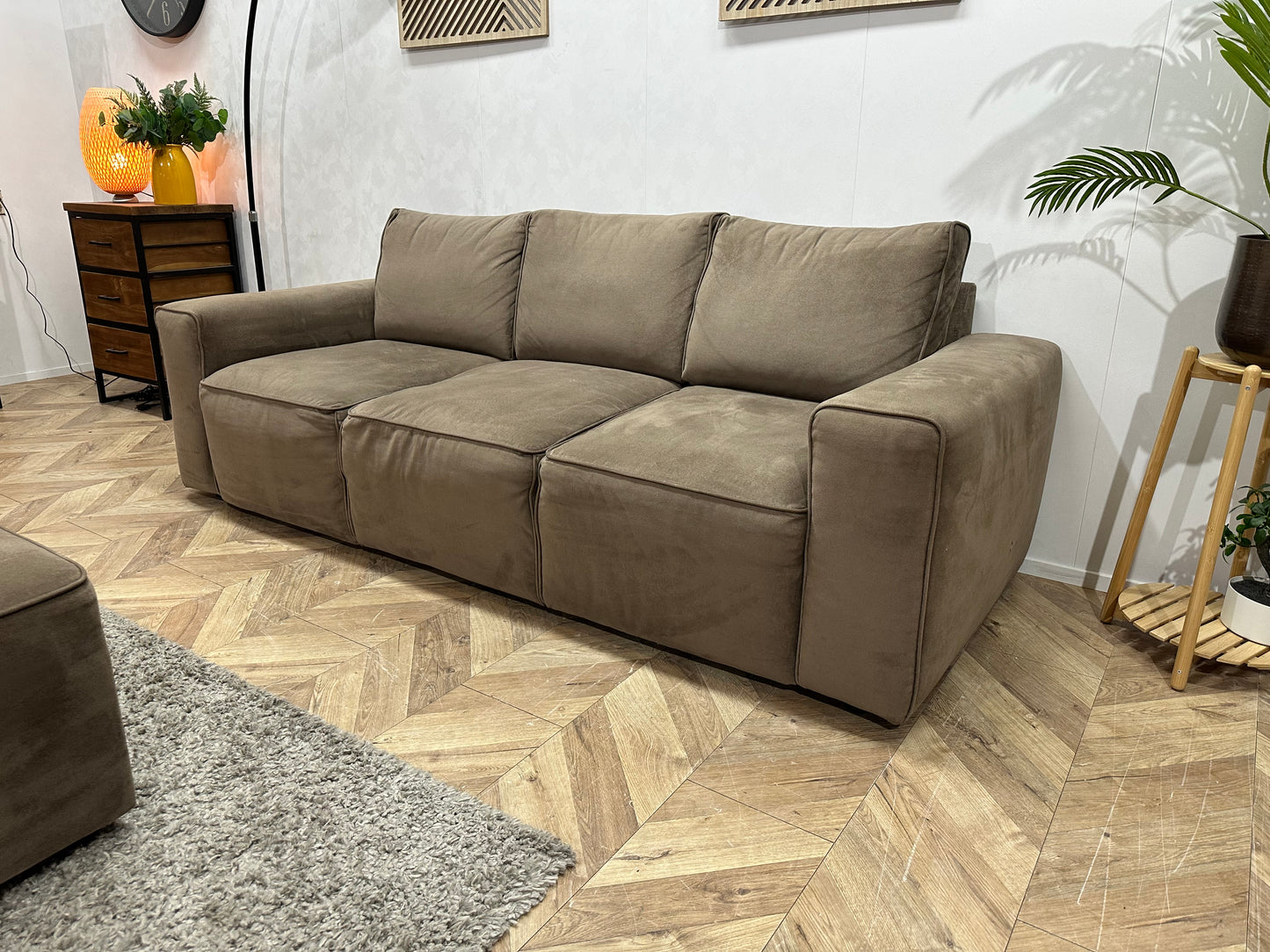 Bruine Velvet 2.5-Zits Bank Incl Hocker ~ Losse Rugkussens