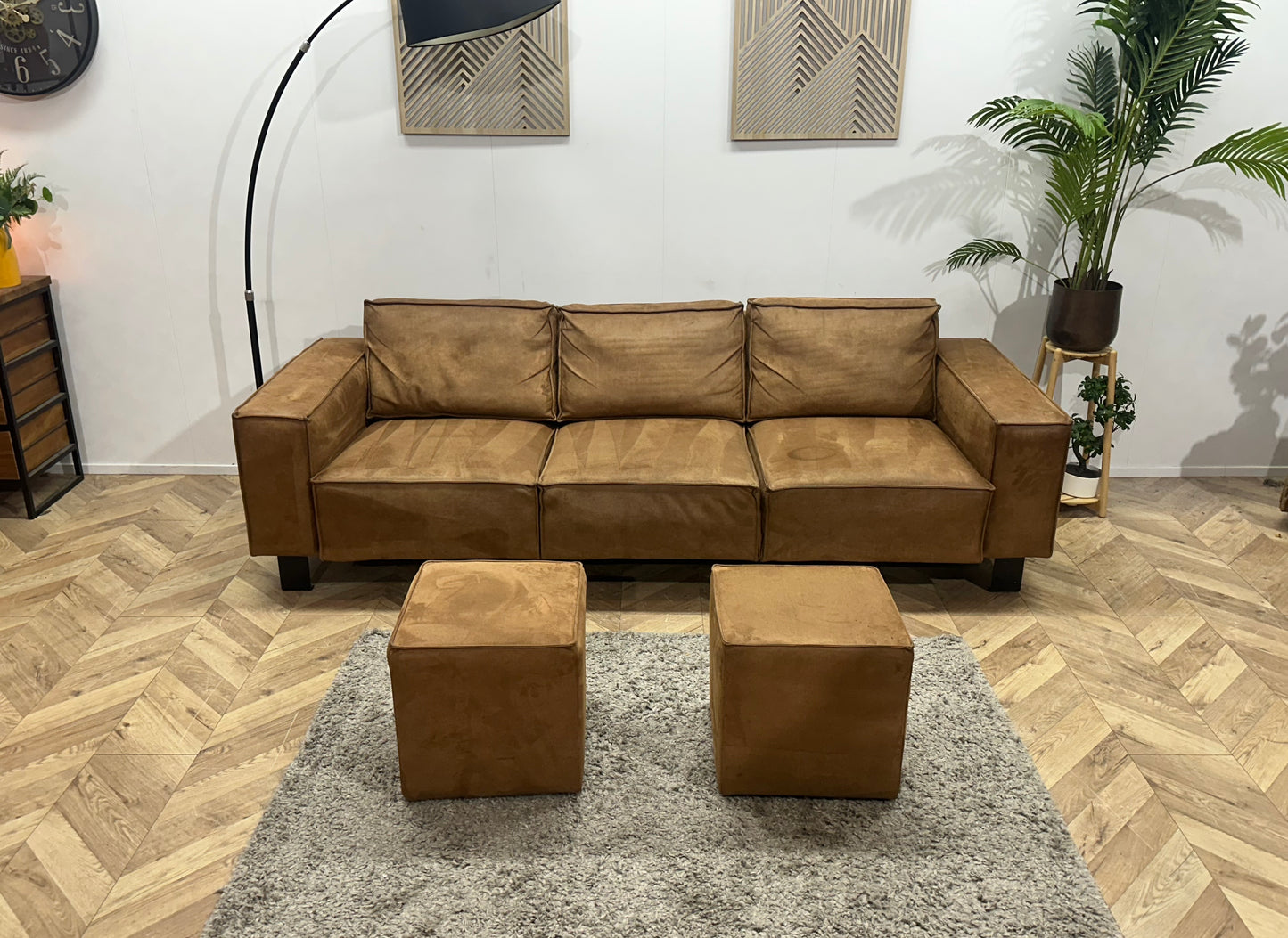 Cognac Bruine Suède Stoffen 3-Zits Bank Inc Hockers ~ Losse Rugkussens Met Afneembare Hoezen