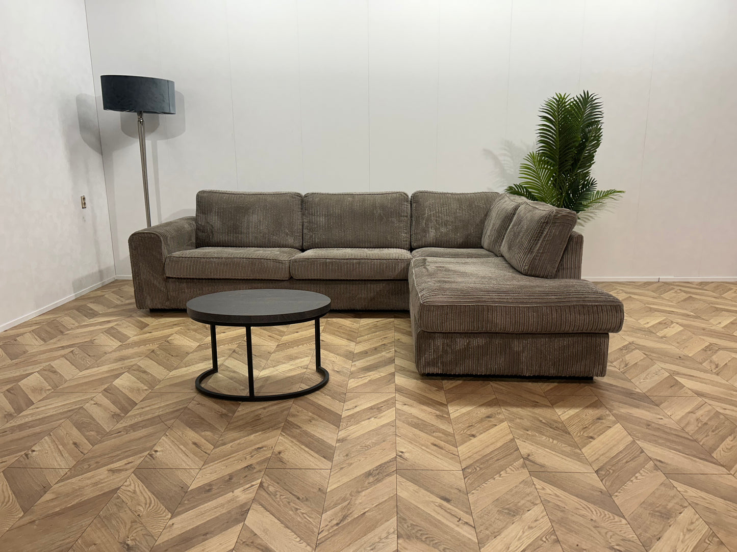 Taupe Ribstof Hoekbank ~ Losse Kussens Met Afneembare Hoezen