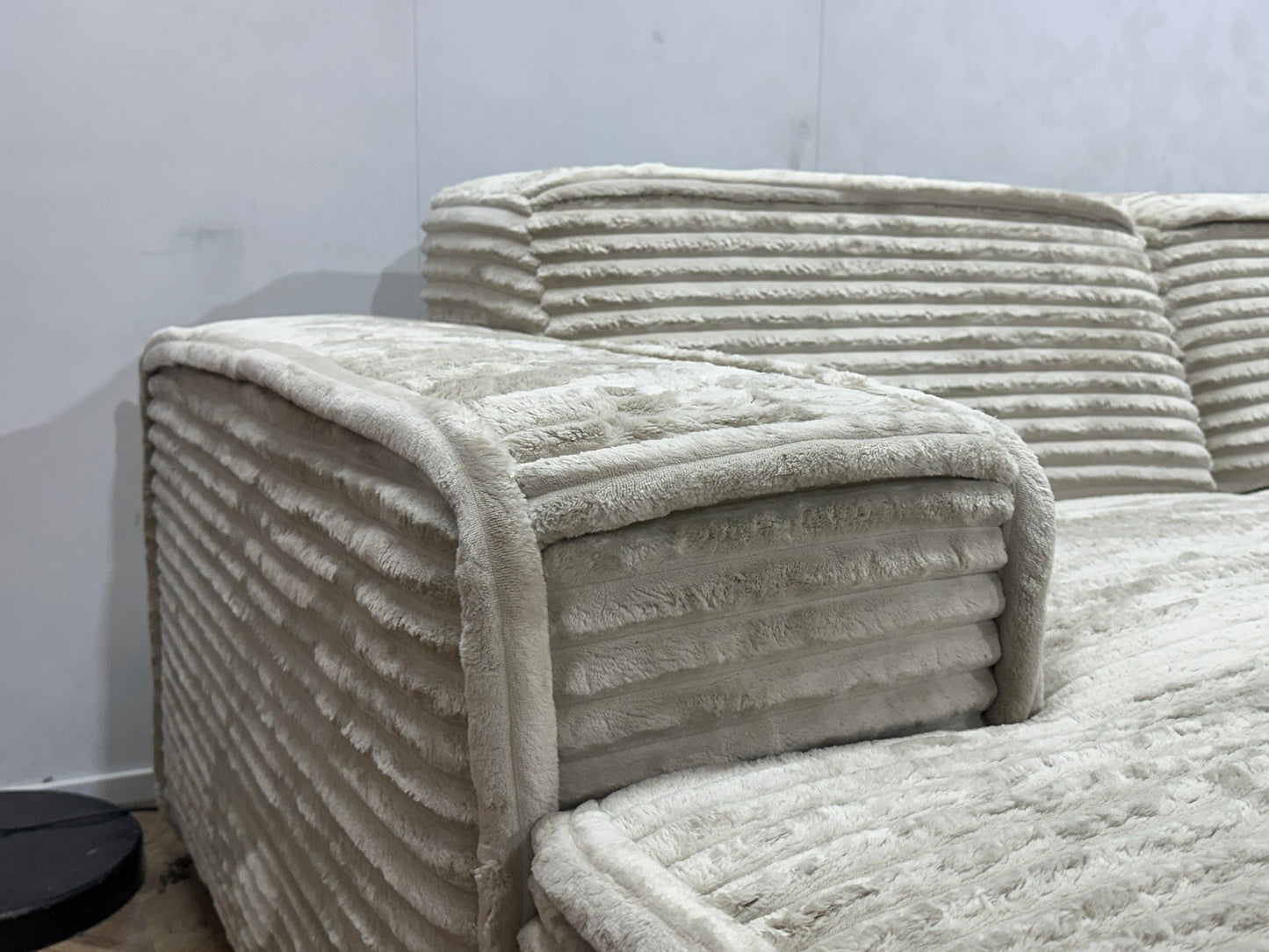 !Showroommodel! Witte/Crème Ribstof Hoekbank