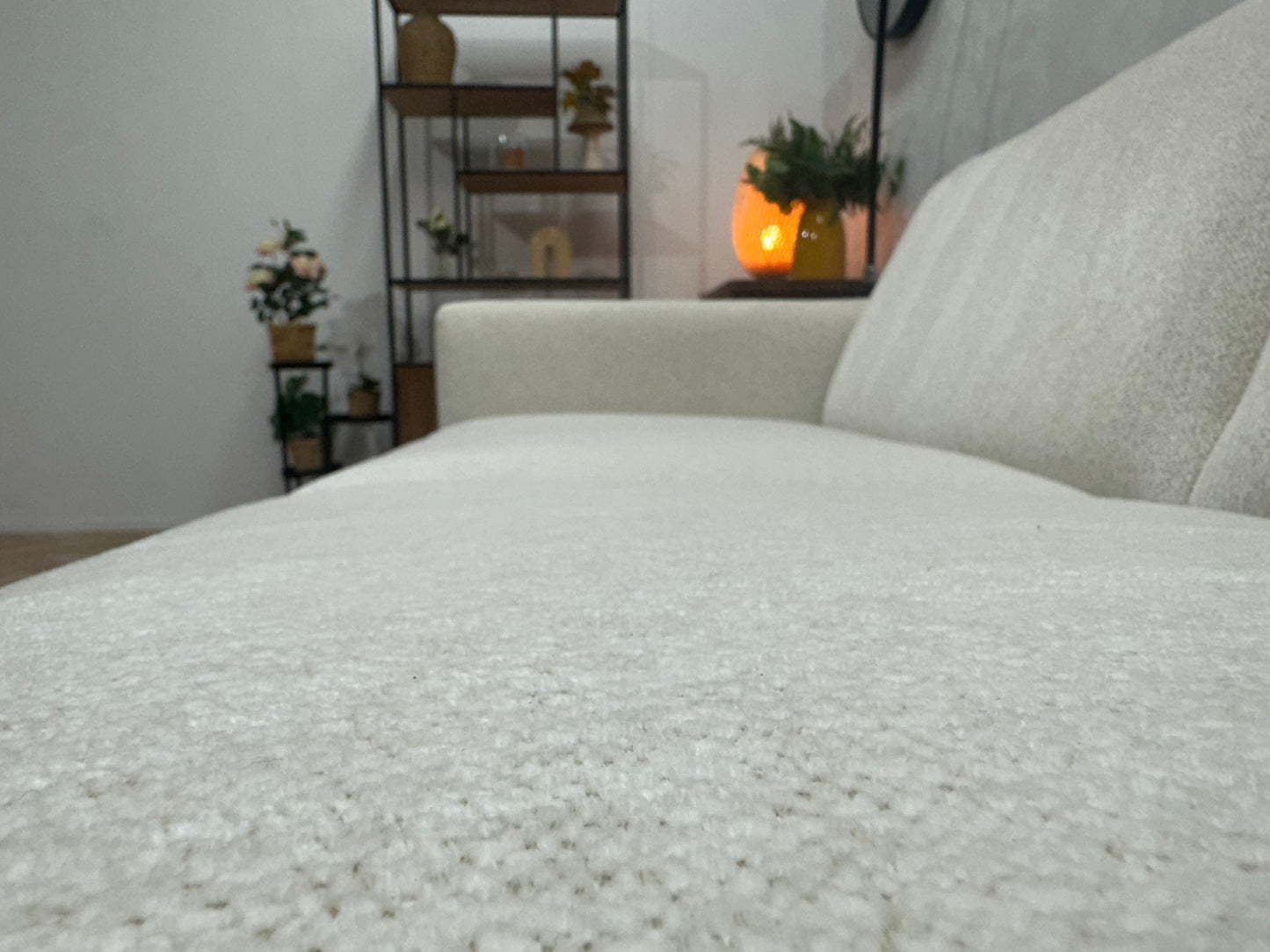 Witte Bouclé Stoffen Hoekbank ~ Vaste Kussens