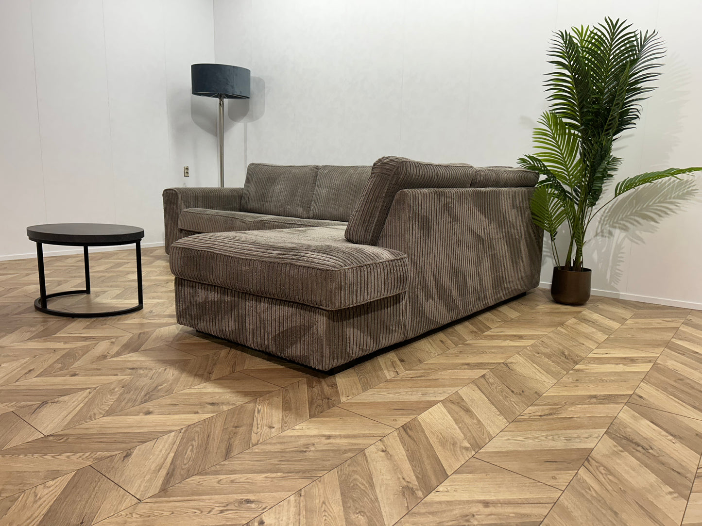 Taupe Ribstof Hoekbank ~ Losse Kussens Met Afneembare Hoezen