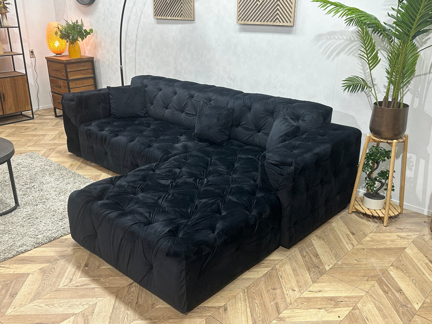 Zwarte Velvet Hoekbank ~ Vaste Kussens