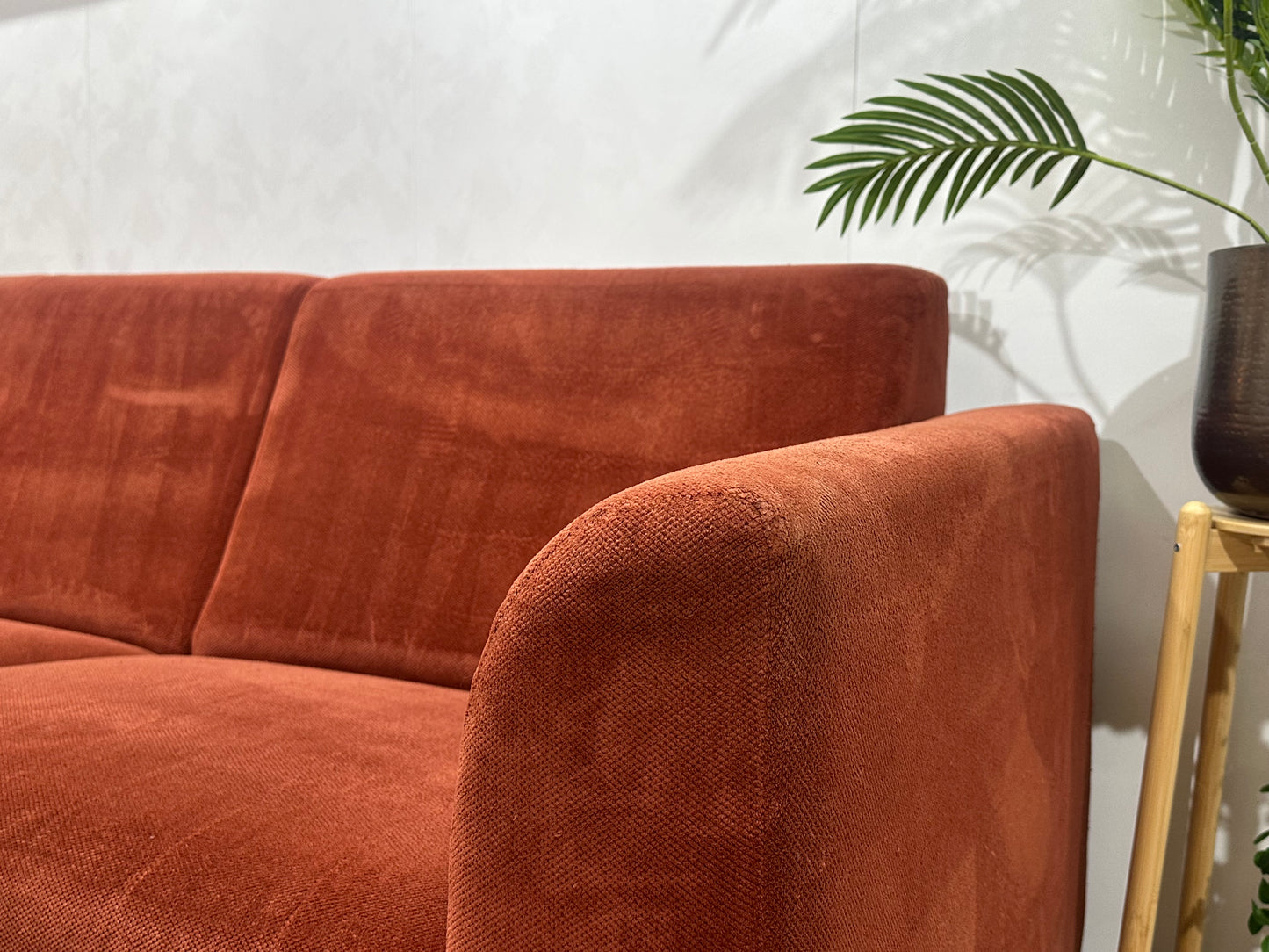 Rode Suède Stoffen 2.5-Zits Bank ~ Vaste Kussens