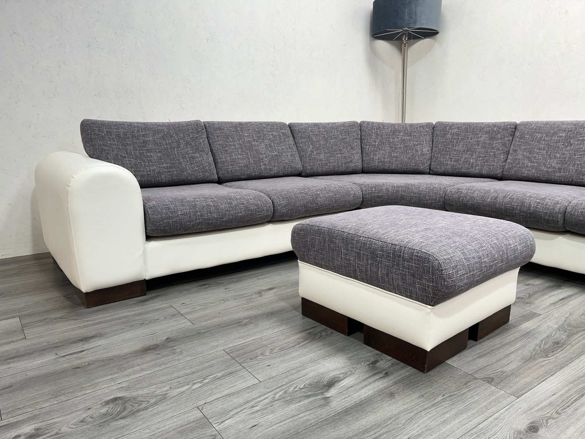 Wit / Grijze, Echt Lederen / Stoffen Hoekbank Inc. hocker - Banken Bazaar
