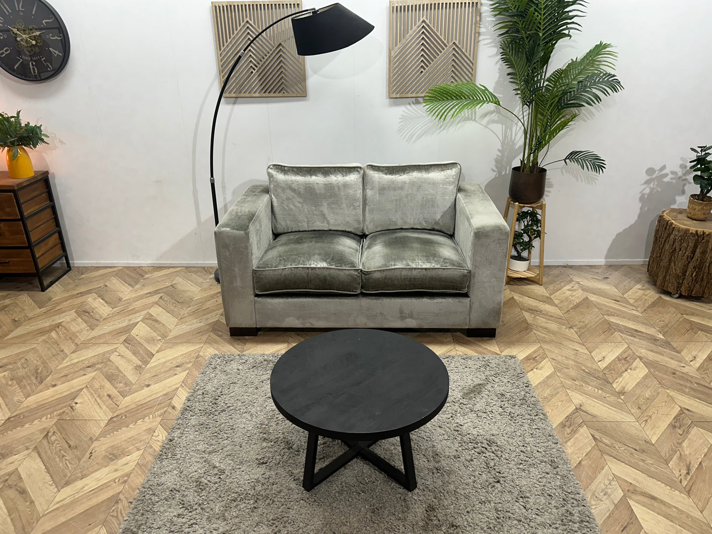 Licht Grijze Velvet 2-Zits Bank ~ Losse Kussens Met Afneembare Hoezen