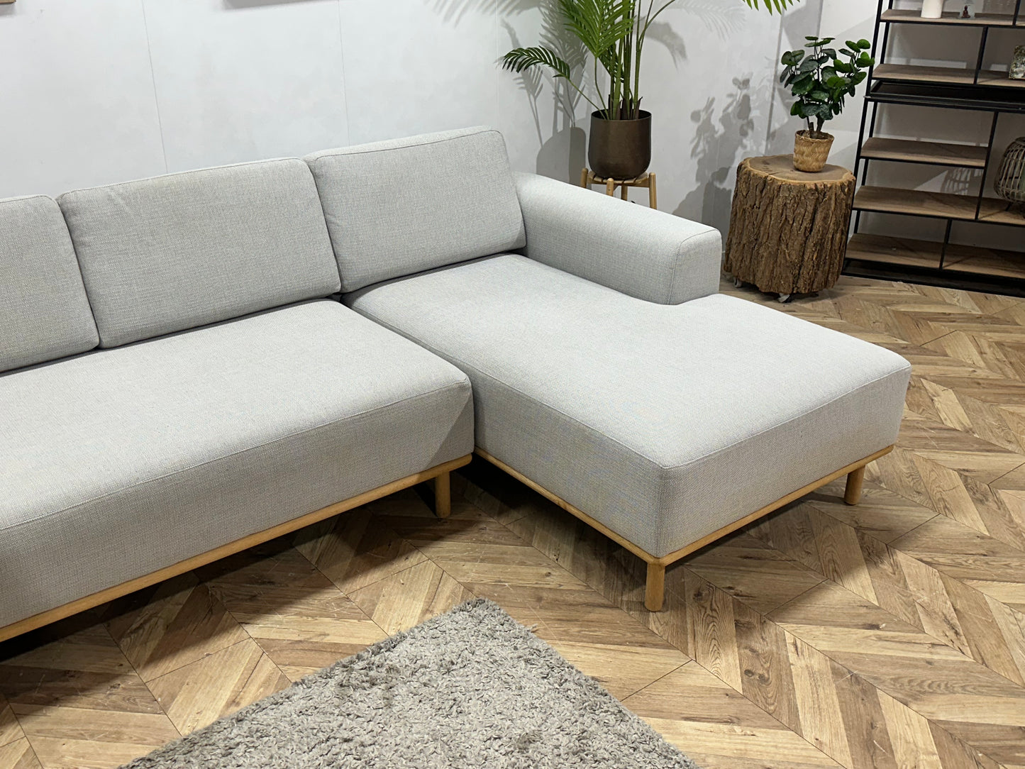 Licht Grijze Hoekbank ~ Losse Rugkussens Met Afneembare Hoezen