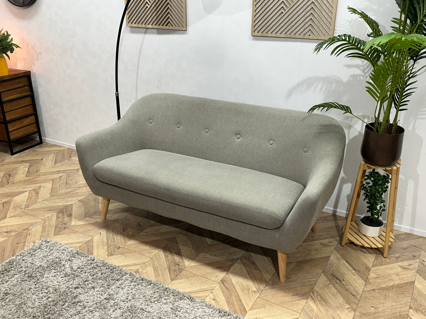 Licht Grijze 2.5-Zits Bank ~ Vaste Kussens