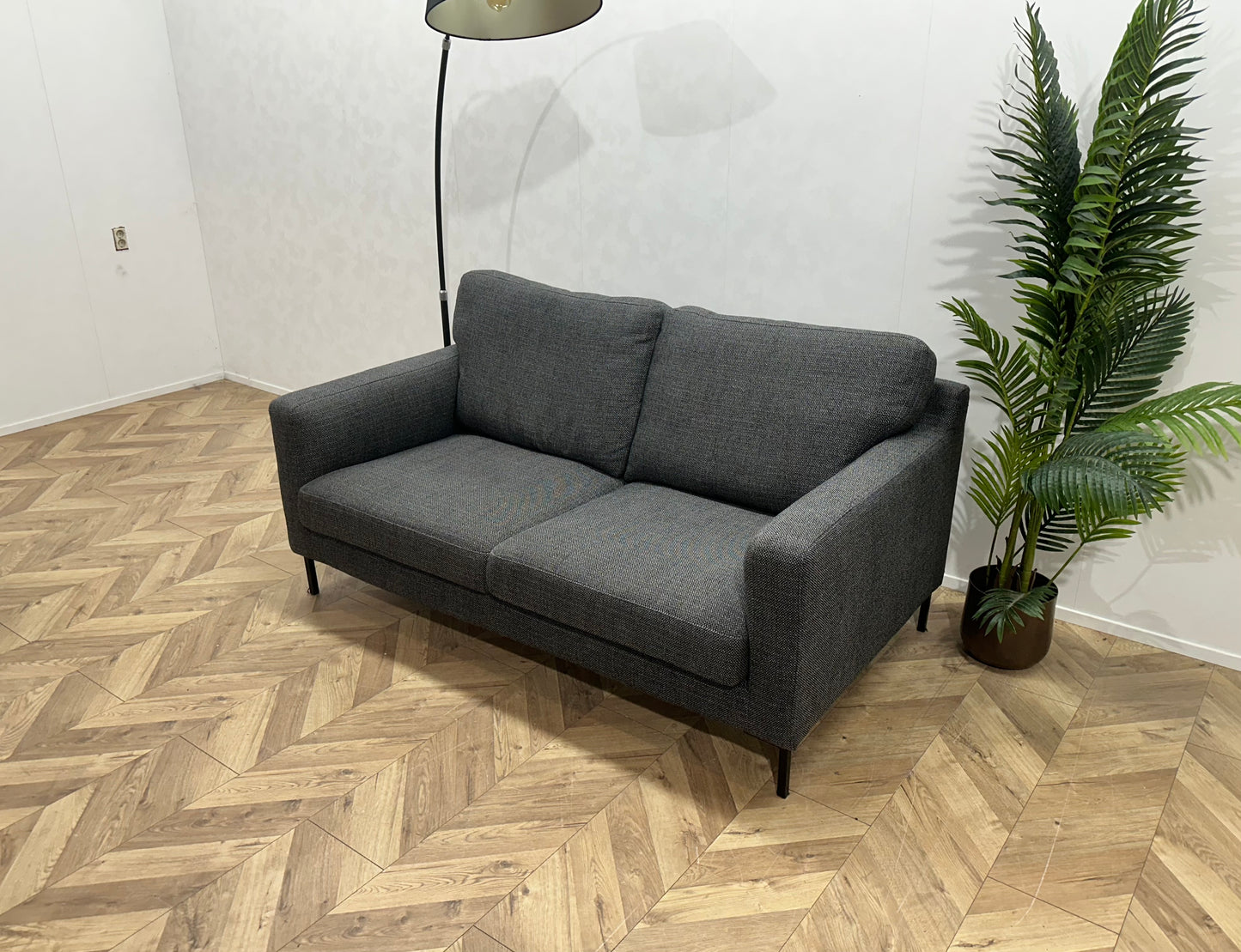 Grijze 2.5-Zits Bank Inc Hocker ~ Losse Kussens Met Afneembare Hoezen