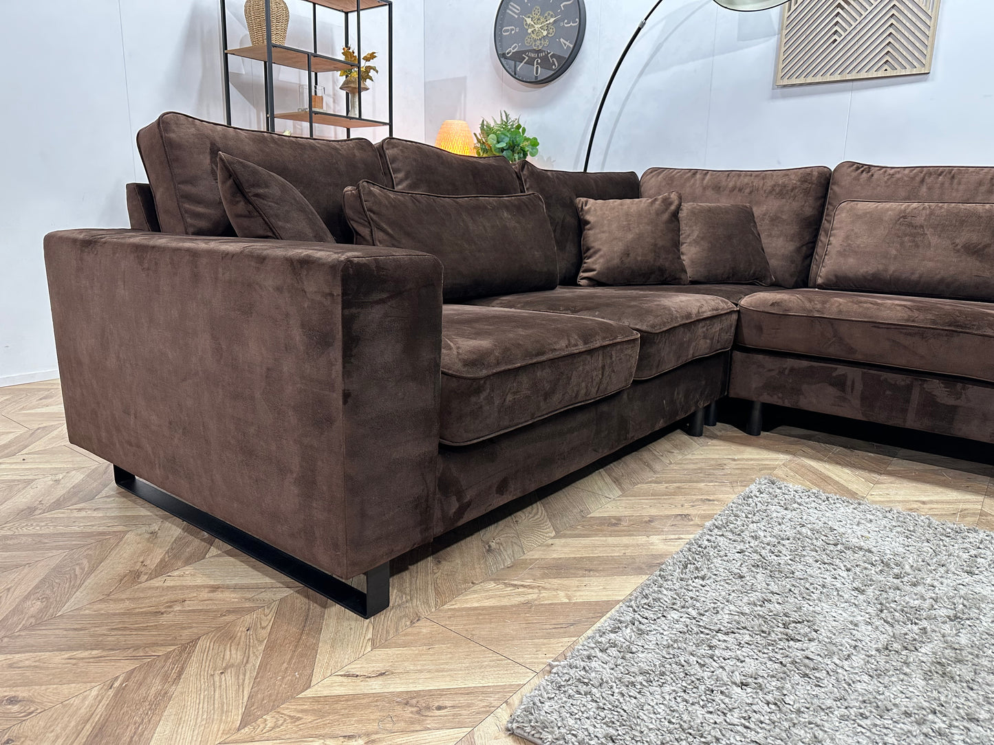 Bruine Velvet Hoekbank ~ Losse Kussens Met Afneembare Hoezen