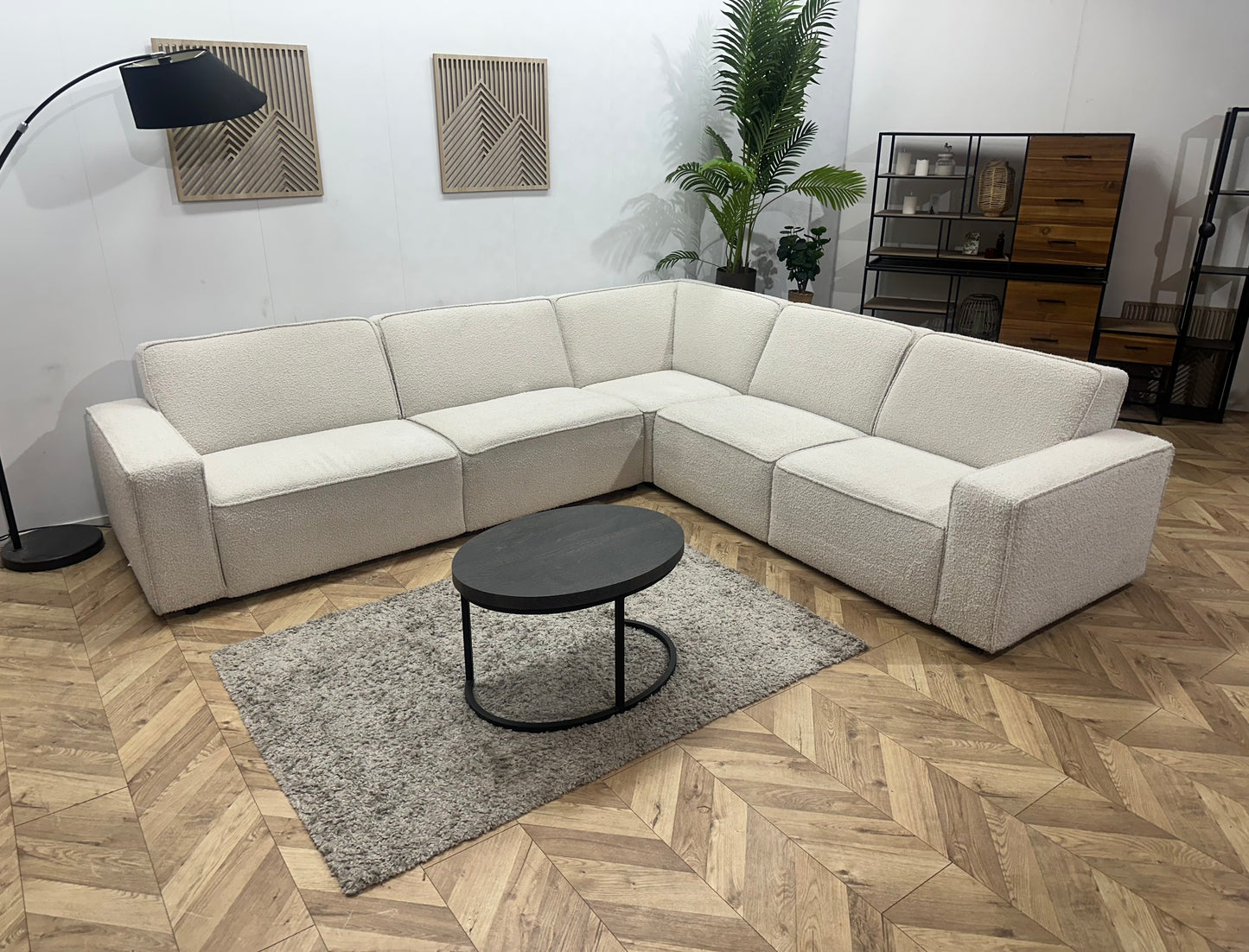 Witte Bouclé Stoffen Hoekbank ~ Vaste Kussens