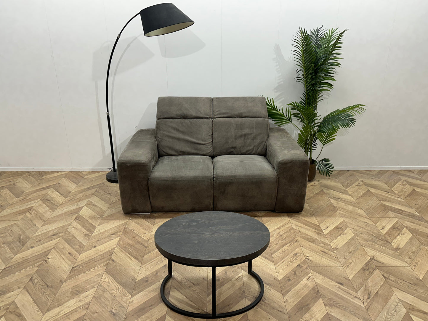 Bruin/Grijze Suède Stoffen 2-Zits Bank ~ Relaxfunctie ~ Verstelbare Hoofdsteunen