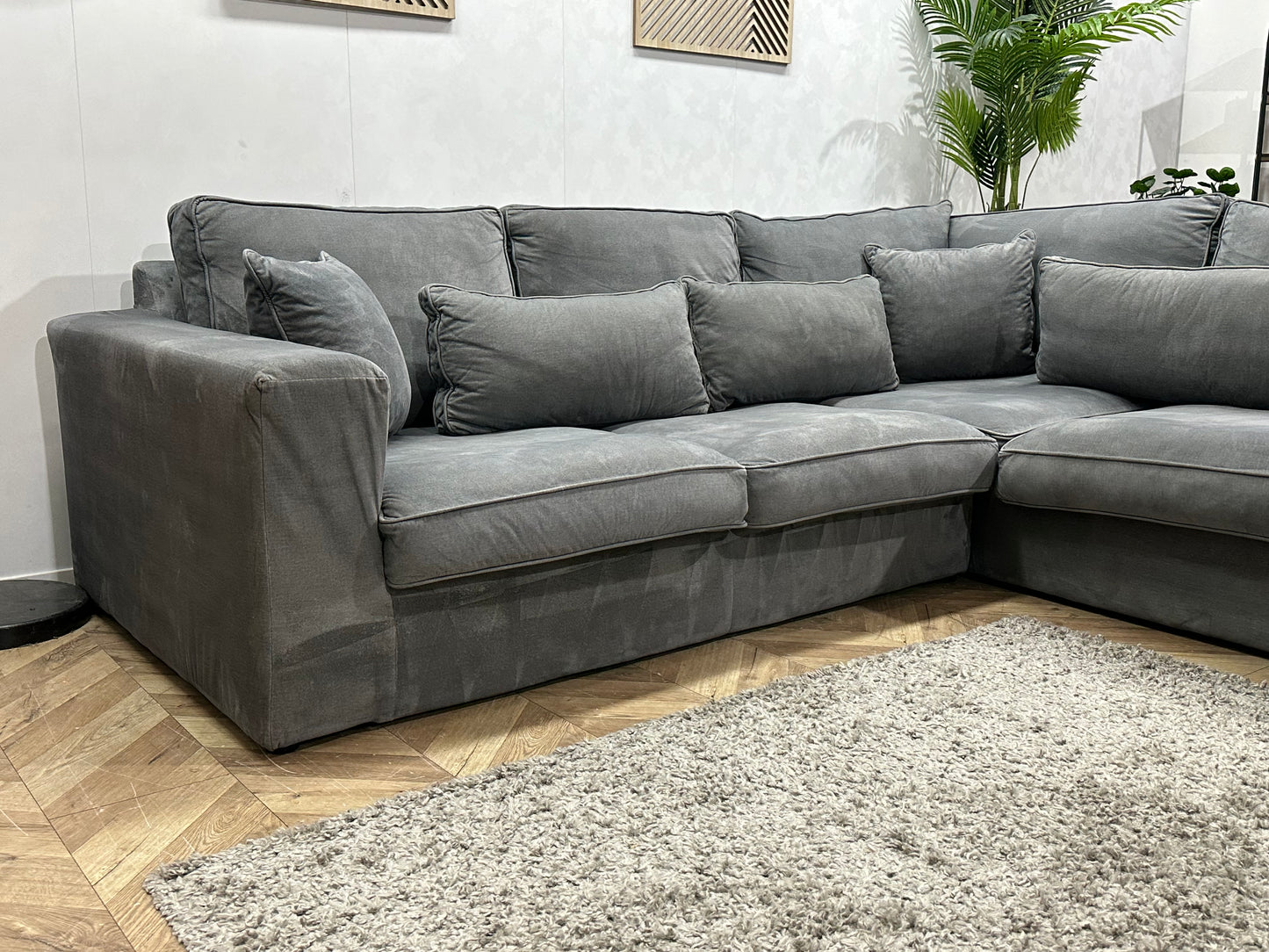 Grijze Velvet Hoekbank ~ Losse Kussens Met Afneembare Hoezen