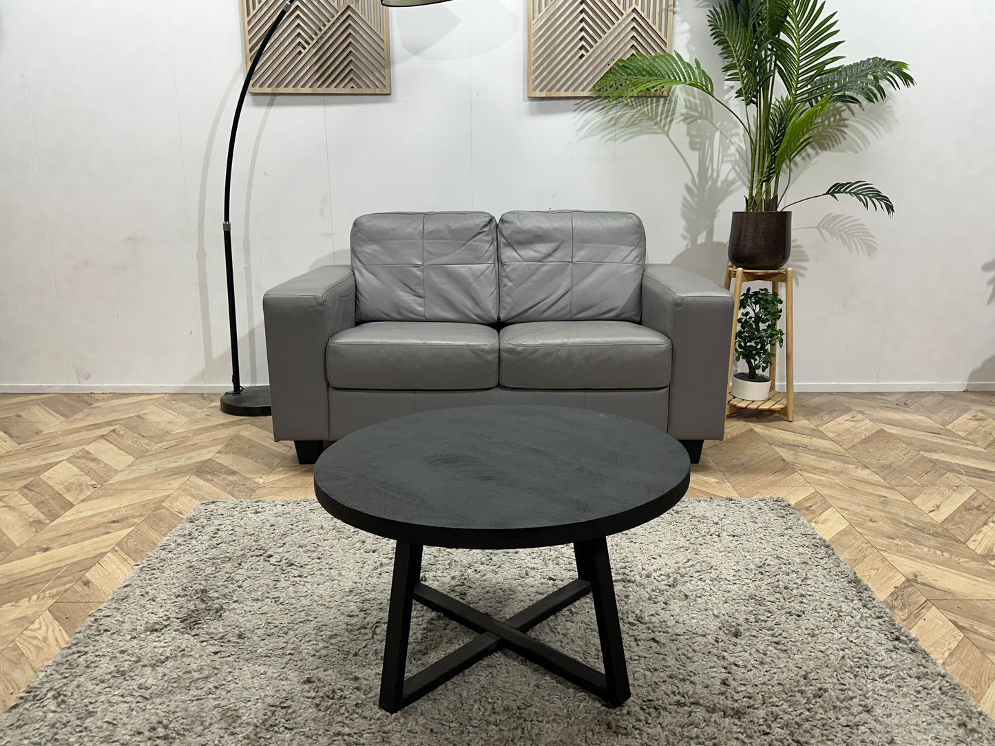 Grijze Leather Look 2-Zits Bank ~ Vaste Kussens