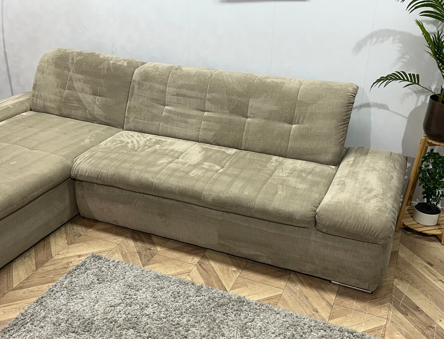 Beige Suède Stoffen Hoekbank Inc Hocker ~ Nieuwstaat