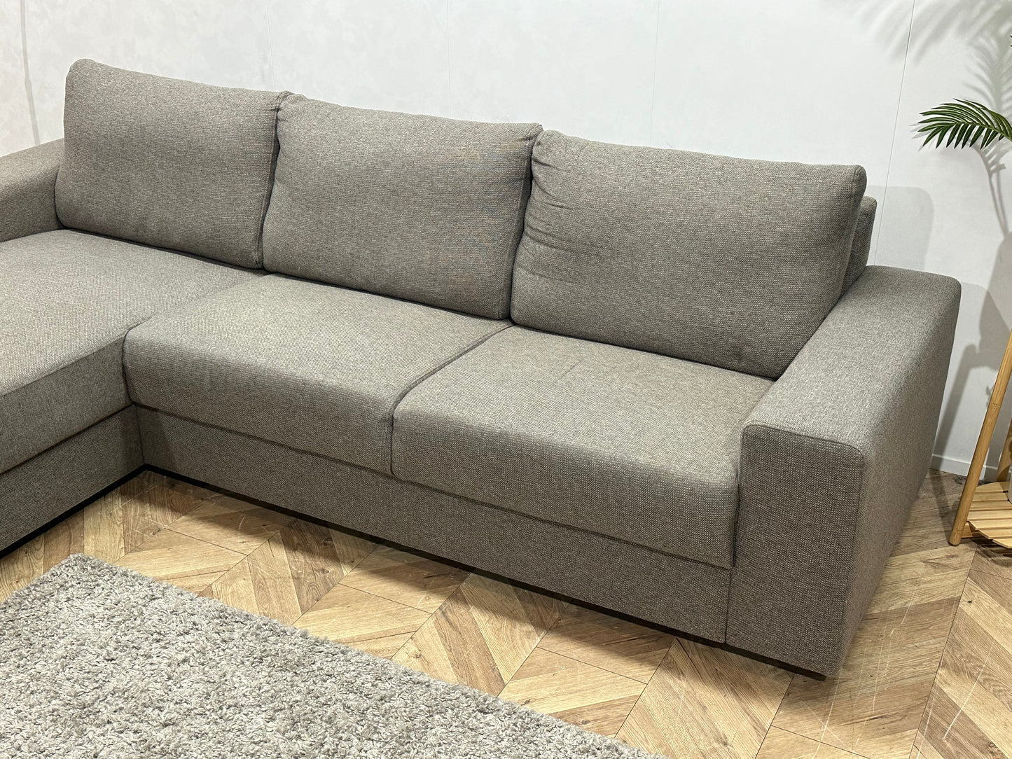 Grijze Hoekbank ~ Losse Rugkussens Met Afneembare Hoezen