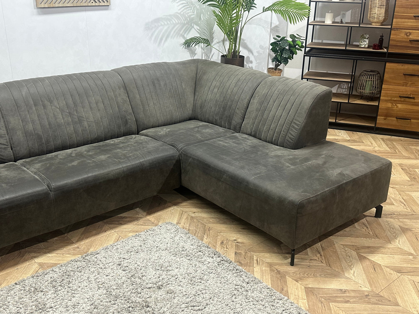 Taupe Suède Stoffen Hoekbank ~ Vaste Kussens