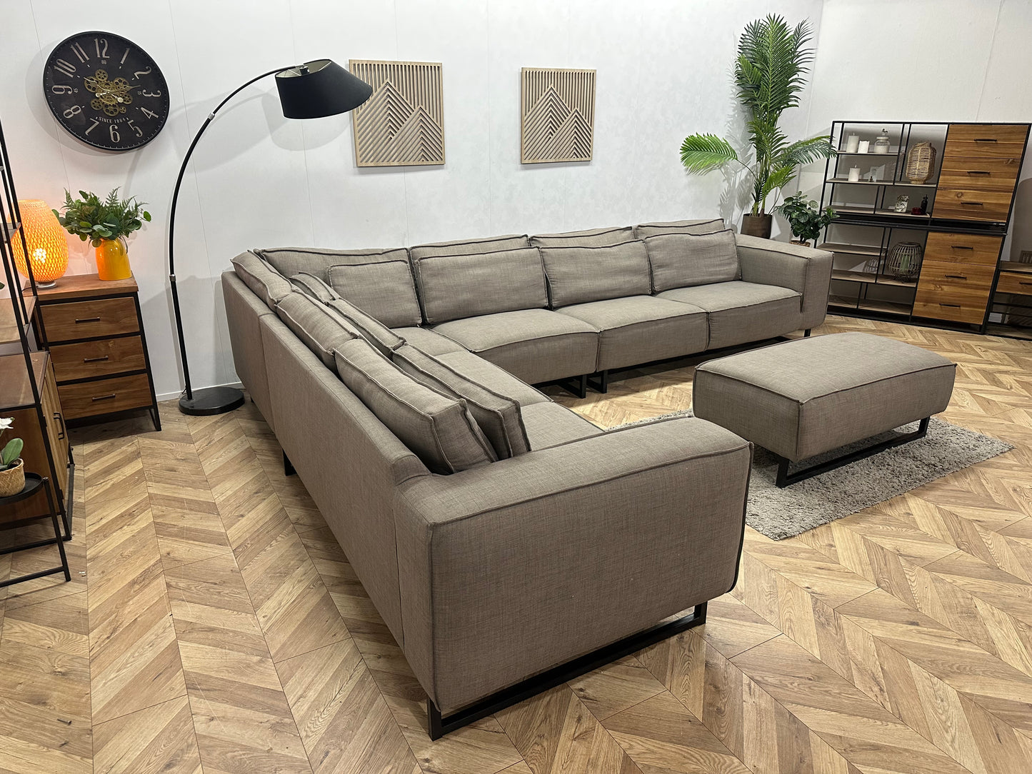 Taupe Ruime Hoekbank Inc Hocker ~ Meerdere Opstellingen