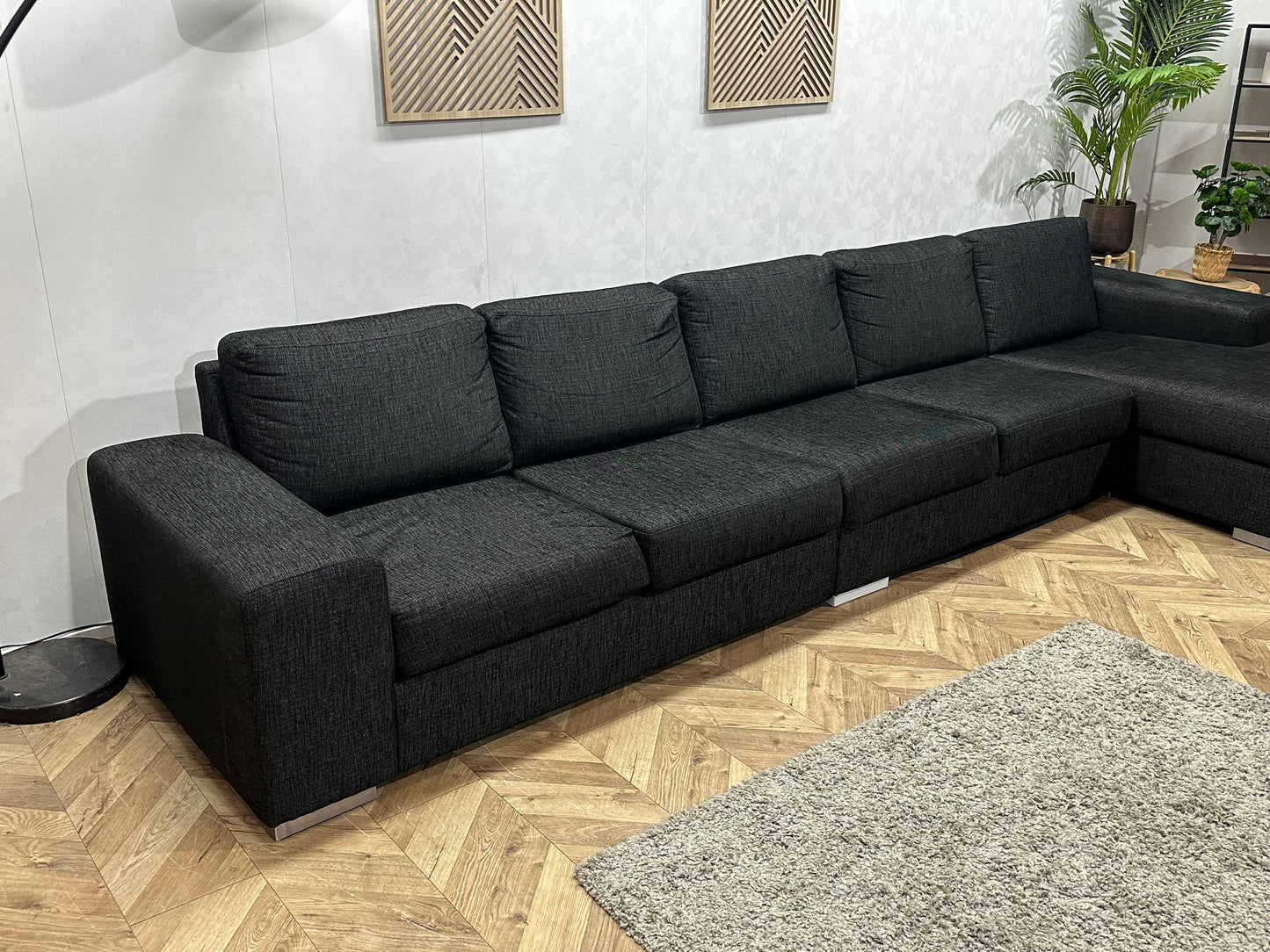 Zwarte Ruime Hoekbank ~ Losse Kussens Met Afneembare Hoezen