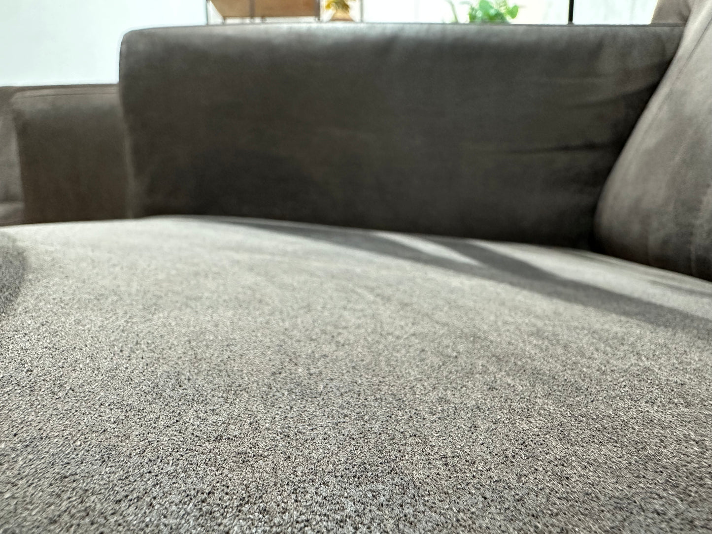 Bruine Suède Stoffen Banken Set Inc Fauteuil ~ Vaste Kussens