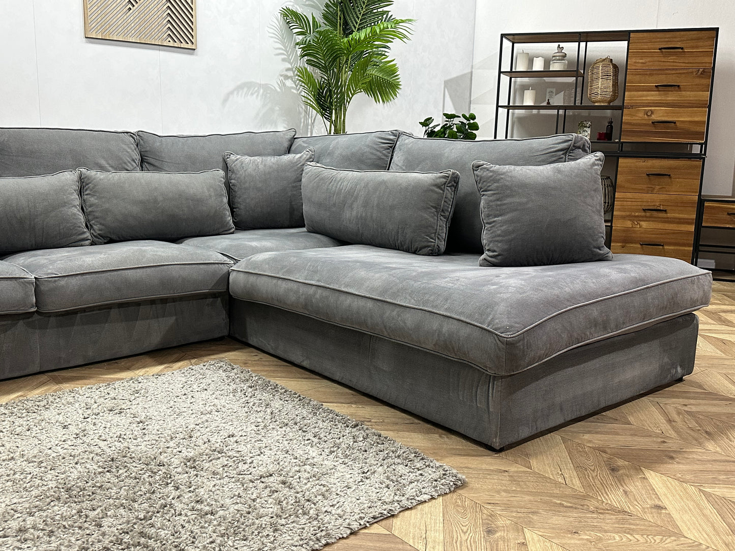Grijze Velvet Hoekbank ~ Losse Kussens Met Afneembare Hoezen