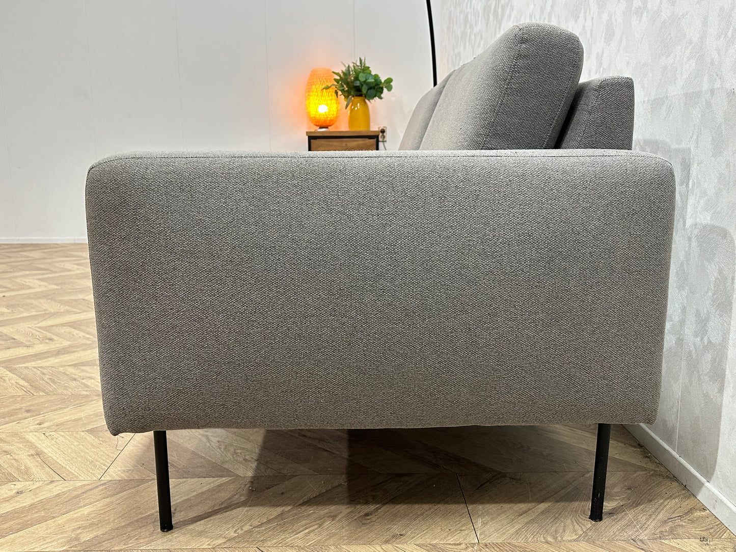 Grijze 2.5-Zits Bank ~ Losse Rugkussens Met Afneembare Hoezen