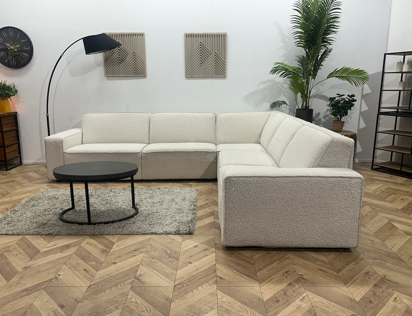 Witte Bouclé Stoffen Hoekbank ~ Vaste Kussens