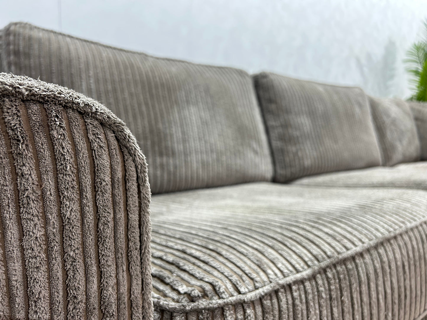 Taupe Ribstof Hoekbank ~ Losse Kussens Met Afneembare Hoezen