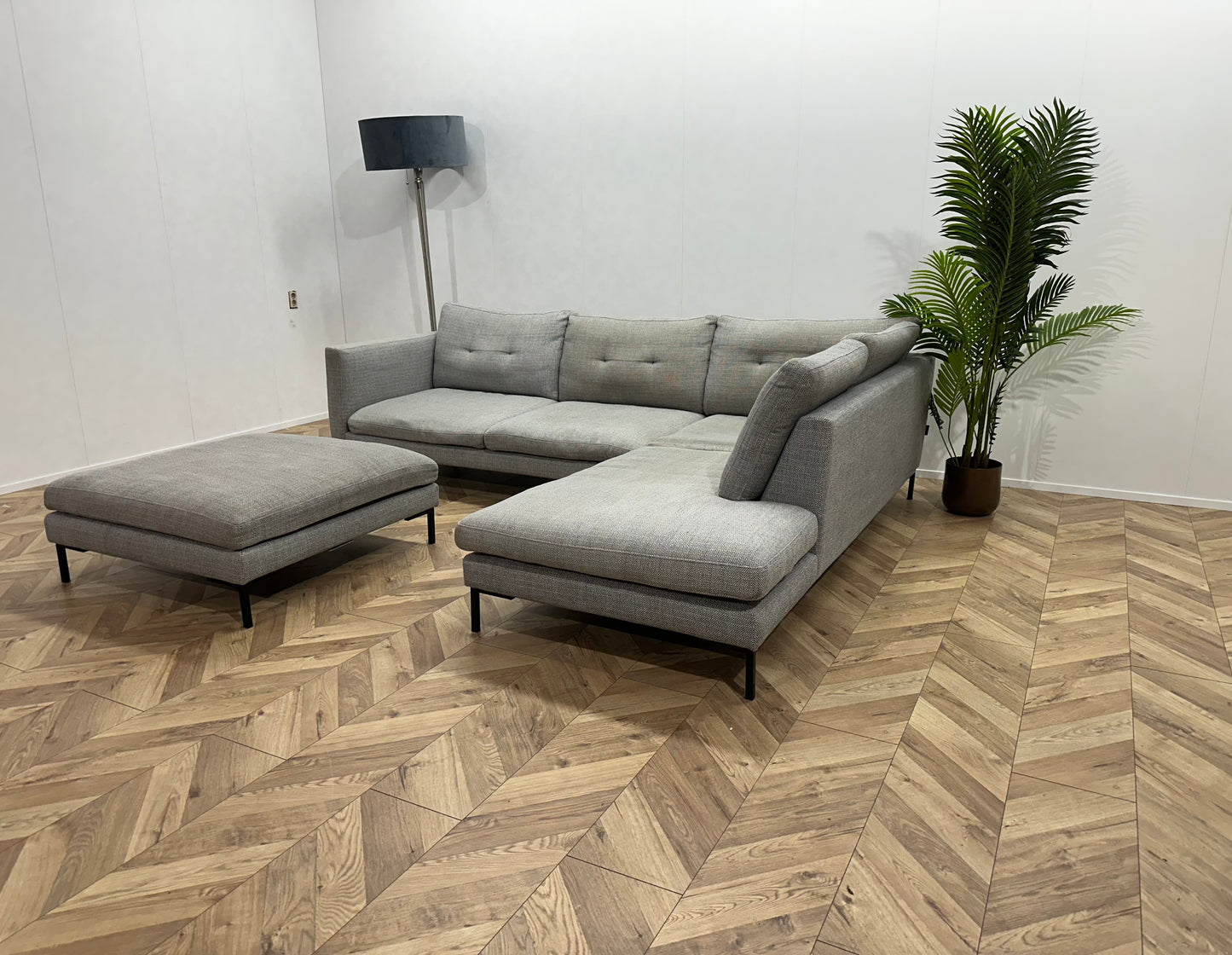 Licht Grijze Hoekbank Inc. Hocker ~ Losse Kussens Met Afneembare Hoezen