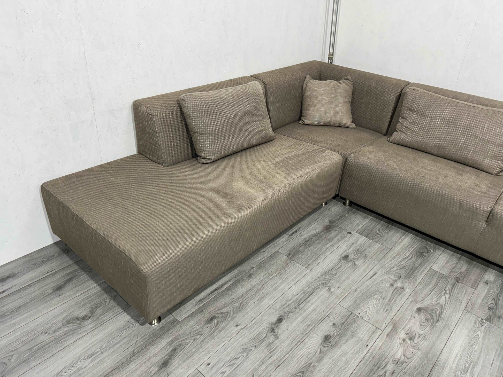 Taupe Hoekbank ~ Vaste Kussens