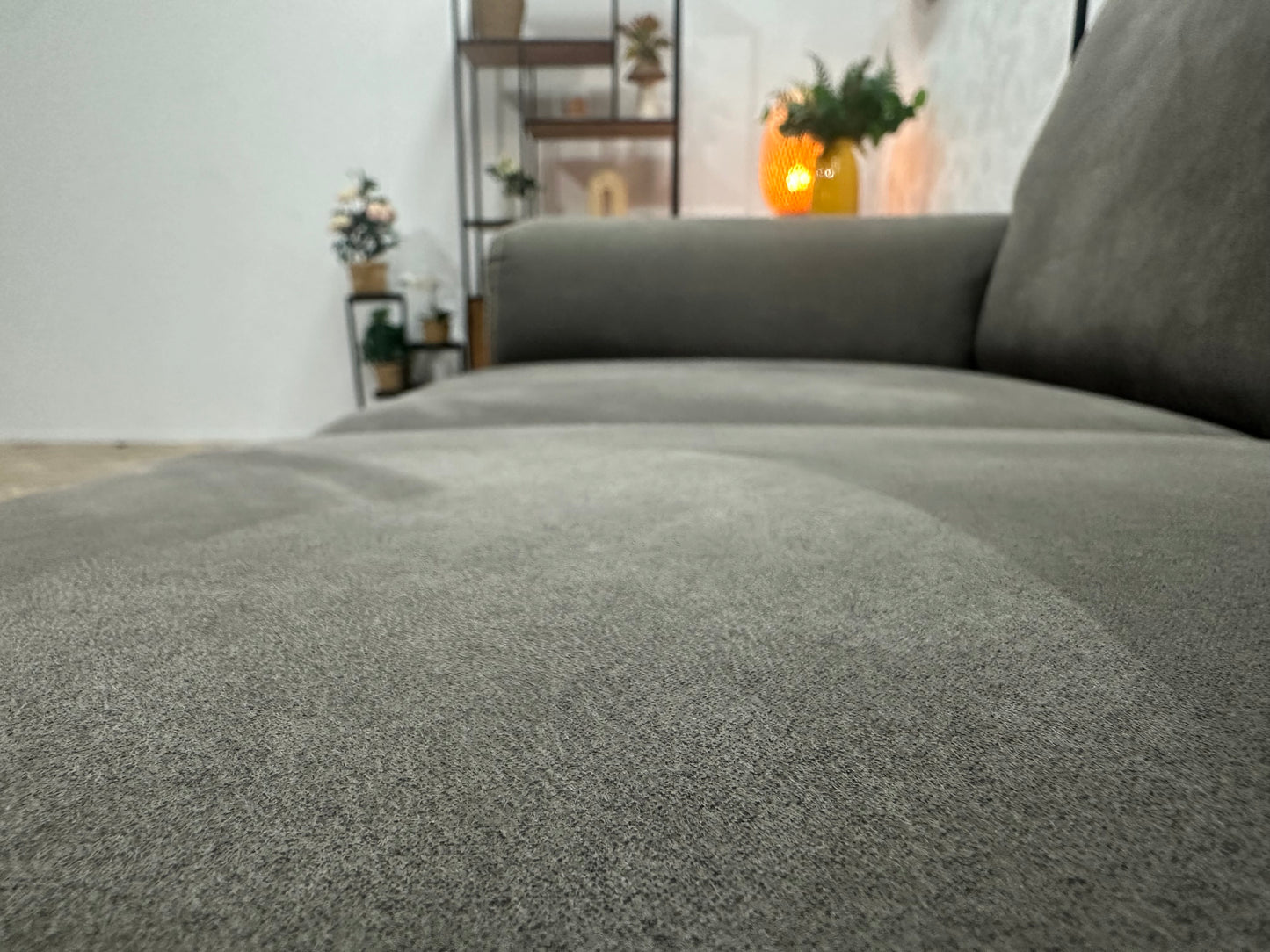 Grijze Suède Stoffen 2.5-Zits Bank ~ Vaste Kussens