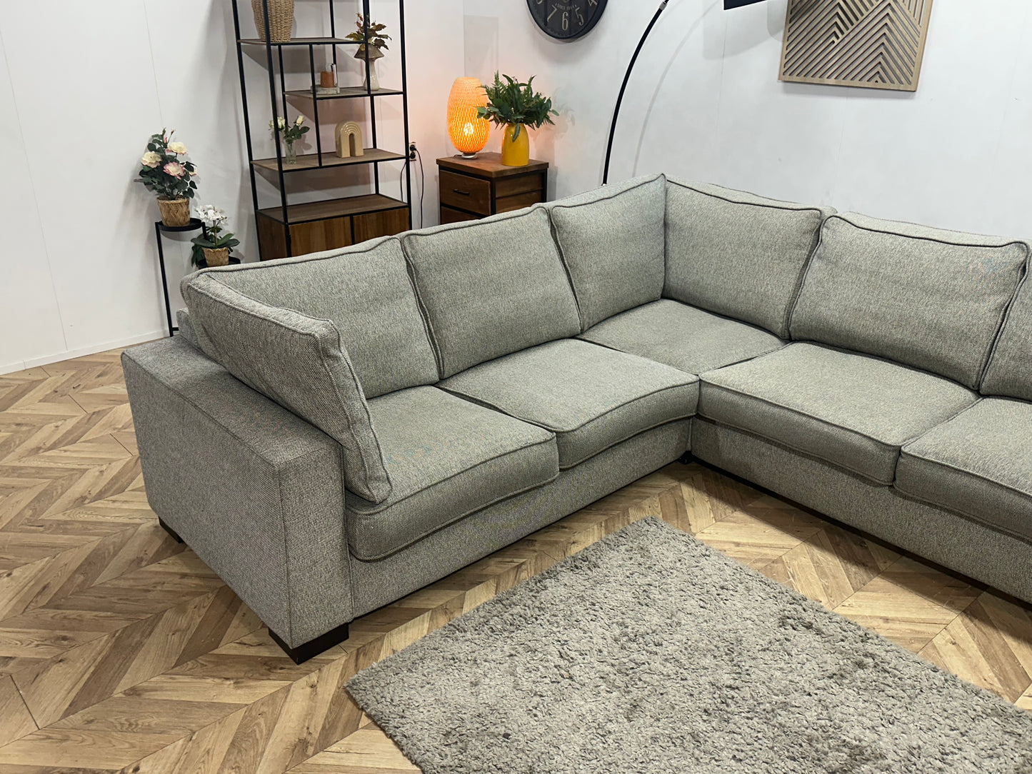 Licht Grijze Hoekbank ~ Losse Kussens Met Afneembare Hoezen