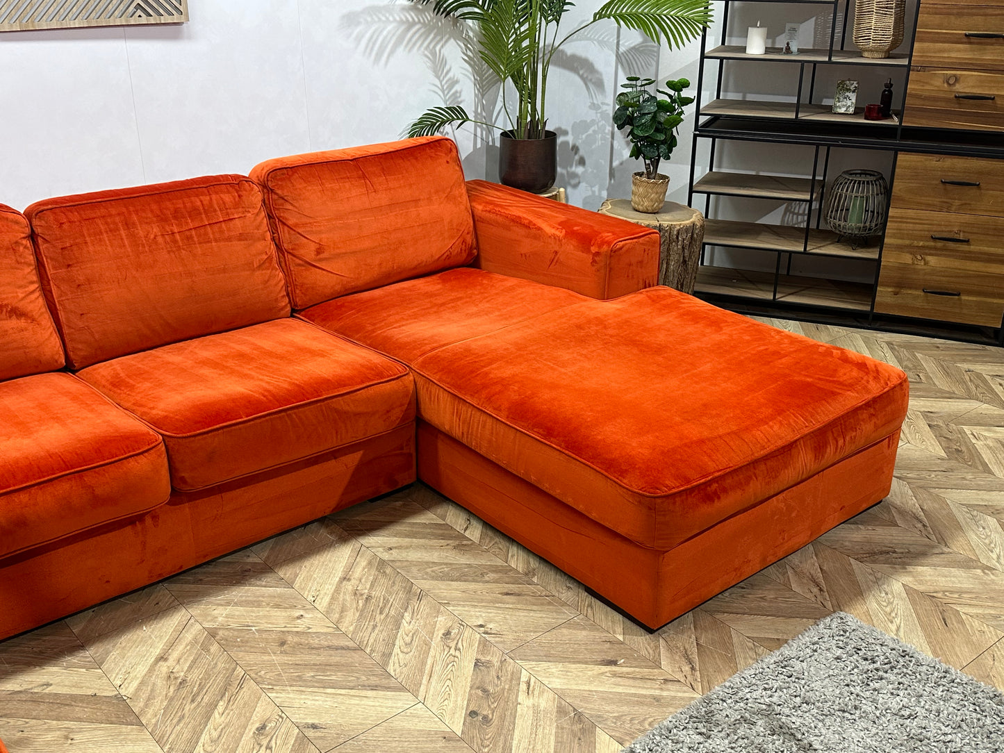 Oranje/Rode Velvet U Bank ~ Losse Kussens Met Afneembare Hoezen