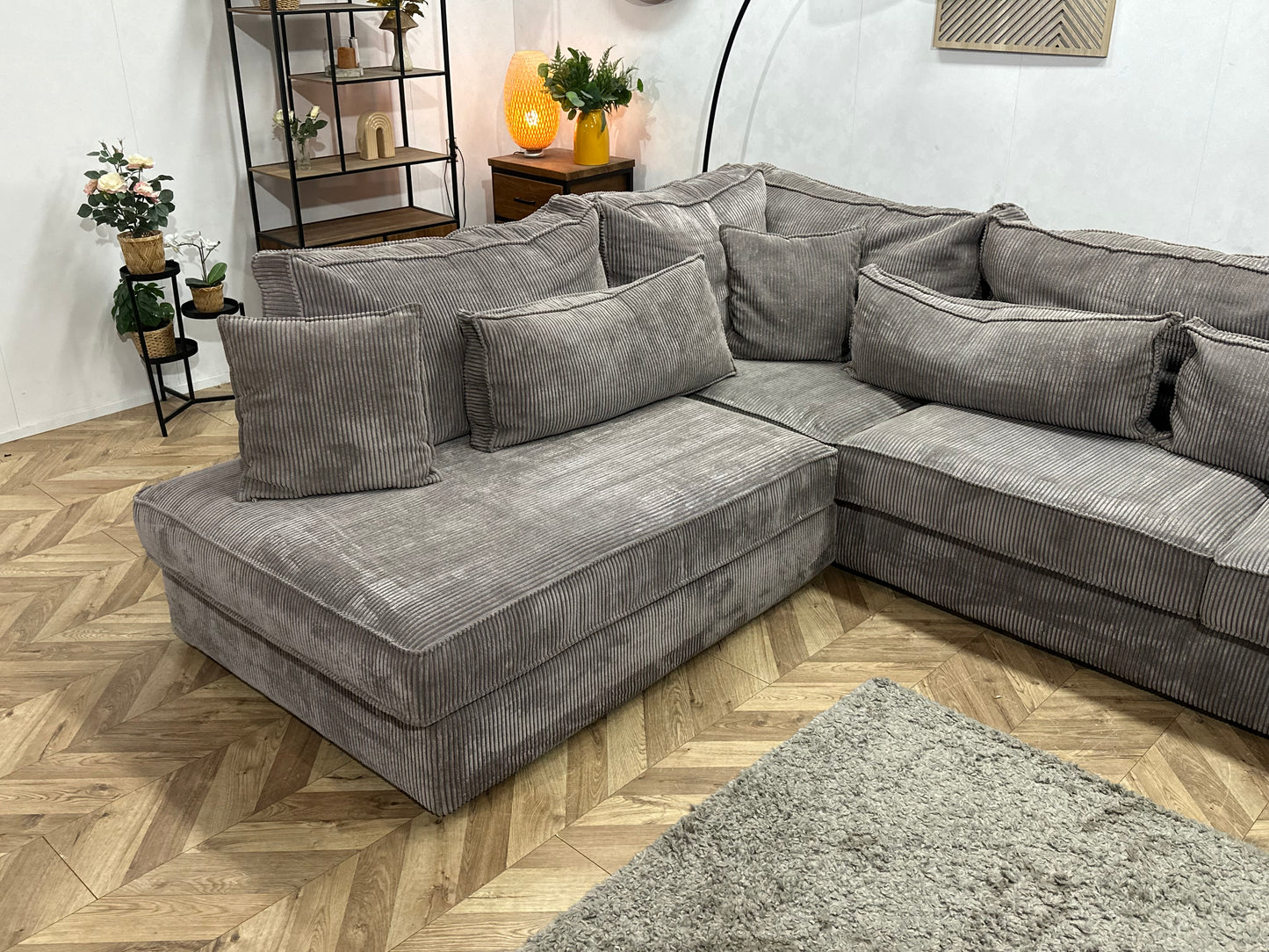 Grijze Ribstof Hoekbank Inc Hocker ~ Losse Kussens Met Afneembare Hoezen