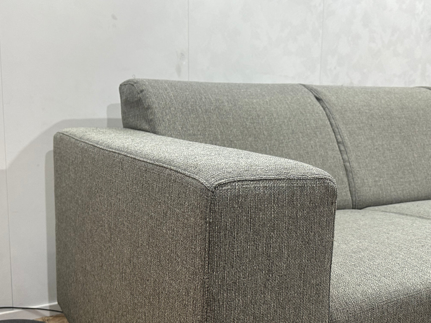 Licht Grijze Hoekbank ~ Vaste Kussens