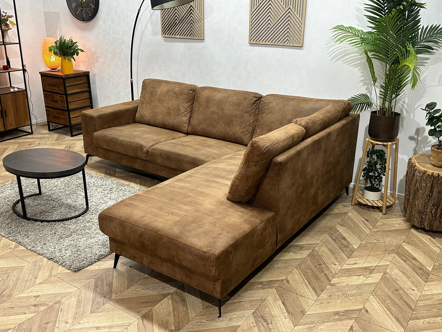 Cognac Bruine Suède Stoffen Hoekbank ~ Losse Rugkussens Met Afneembare Hoezen