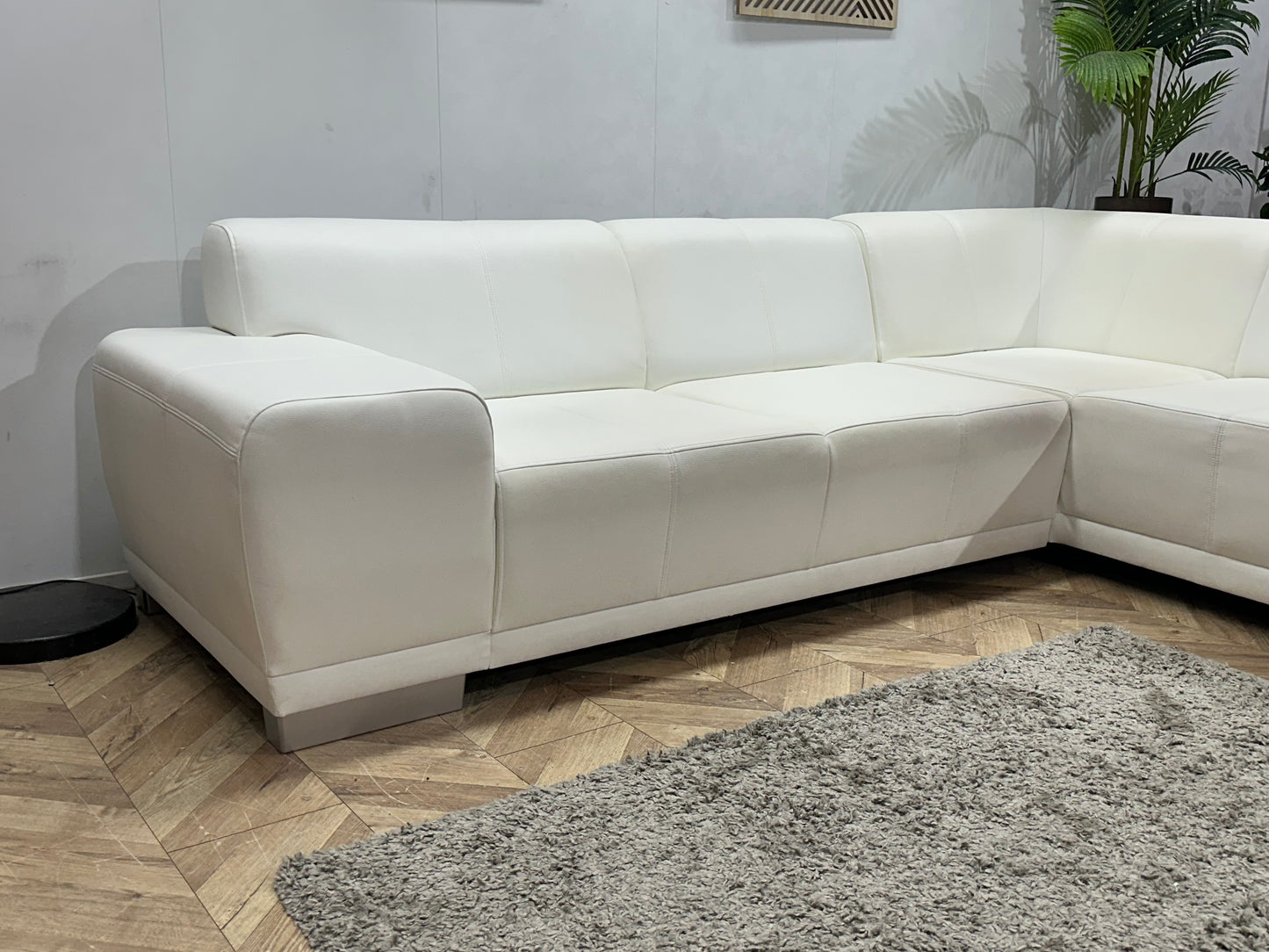 Witte Leather Look Hoekbank ~ Vaste Kussens