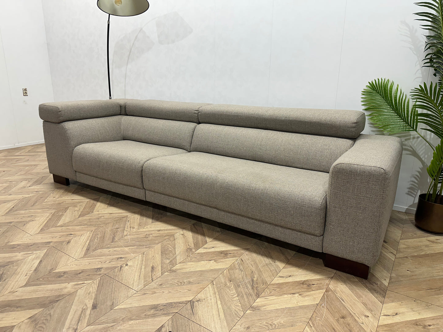 Goossens Licht Grijze 3-Zits Bank ~ Verstelbare Hoofdsteunen