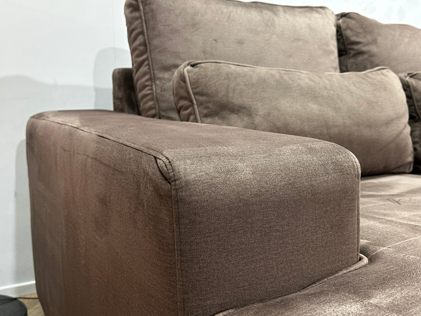 Bruine Velvet Hoekbank ~ Losse Kussens Met Afneembare Hoezen