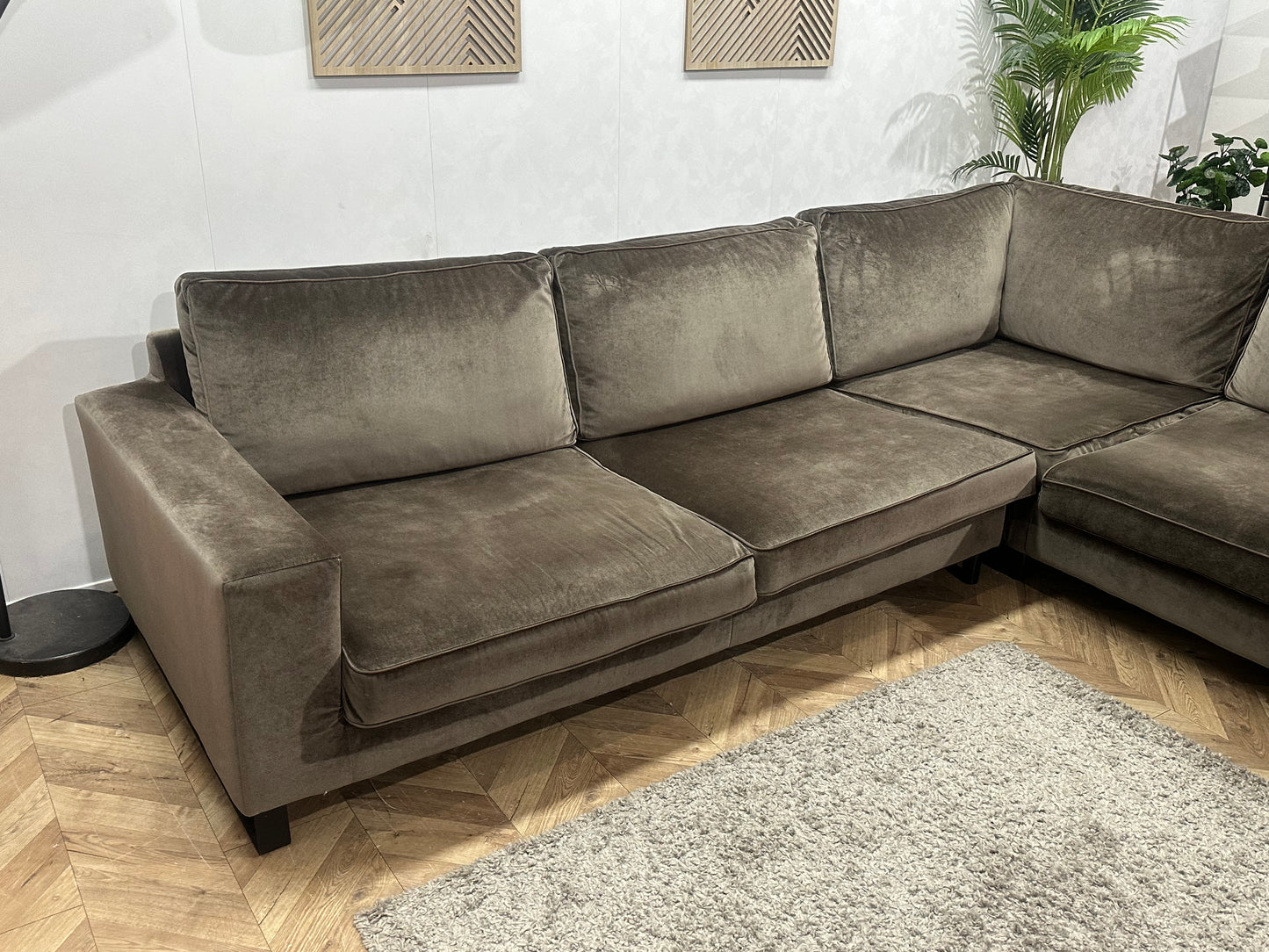 Bruine Velvet Hoekbank ~ Losse Kussens Met Afneembare Hoezen